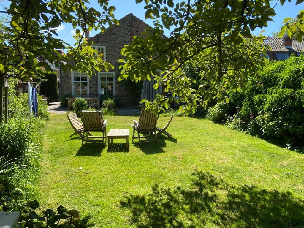 Tuinkamer In Monumentaal Pand Veere Kültér fotó